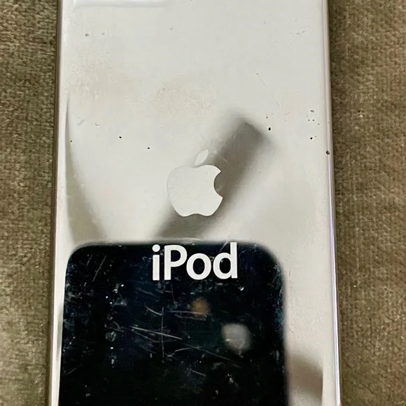 Apple iPod Nano 1st Gen (Black) with original charger - Picture 6 of 8